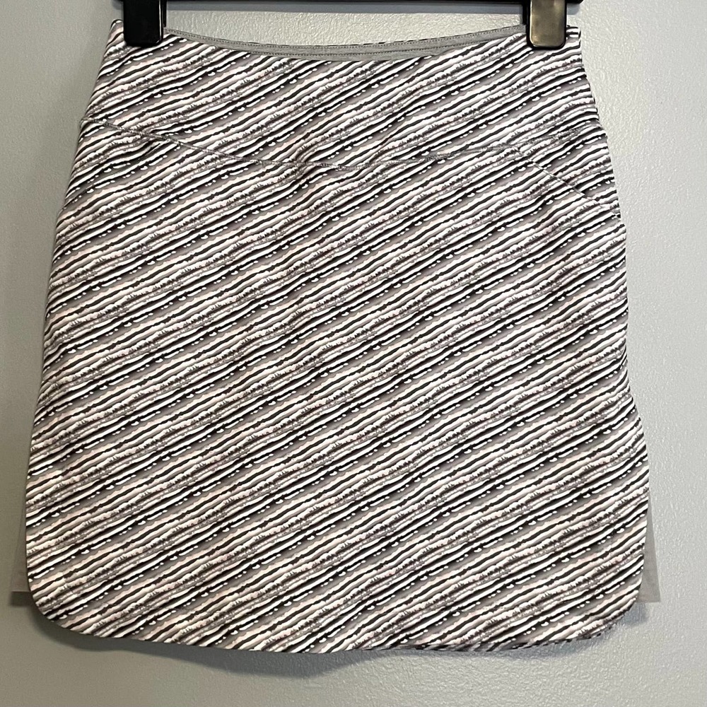 Chase 54 Gray White Striped Athletic Skort XS Golf Tennis